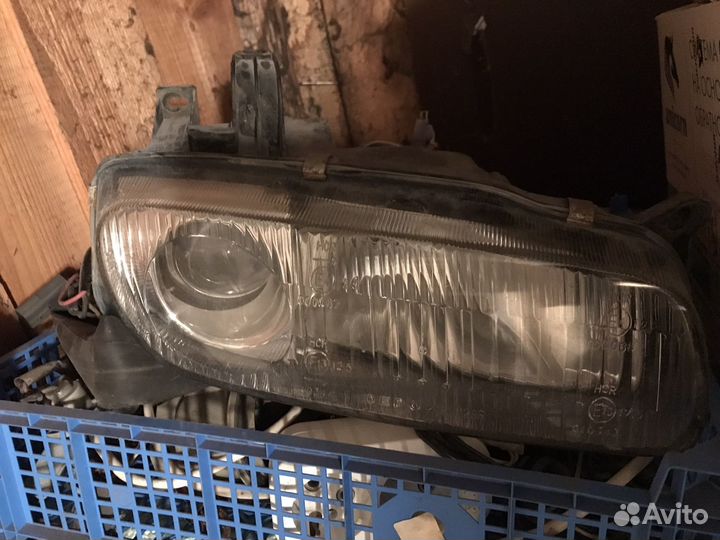 Продам фару для Мазда 323f (левая)
