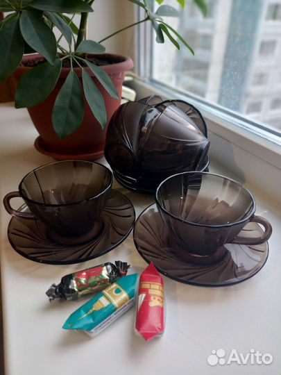 Набор чашек с блюдцами