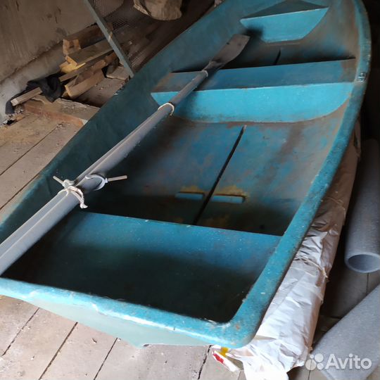 Весельная лодка Дельфин