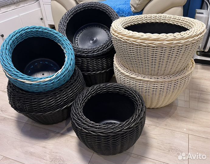 Горшки и кашпо из ротанга подвесные и напольные