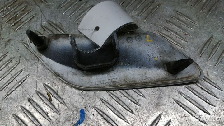 Крышка форсунки омывателя Audi A6 Левая