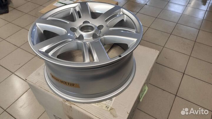 Диск на VW Amarok R17 2H0601025J 8z8