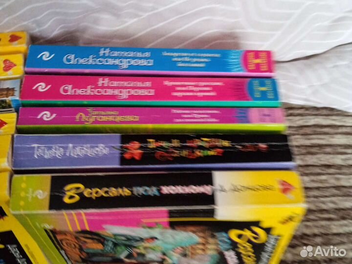 Книги детективы много