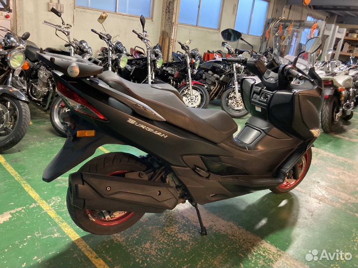 Максискутер Suzuki Burgman (SkyWave) 400