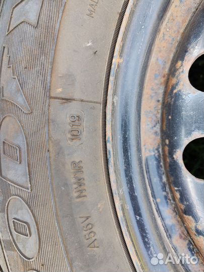 Goodyear Ultragrip 600 215/65 R16 98T