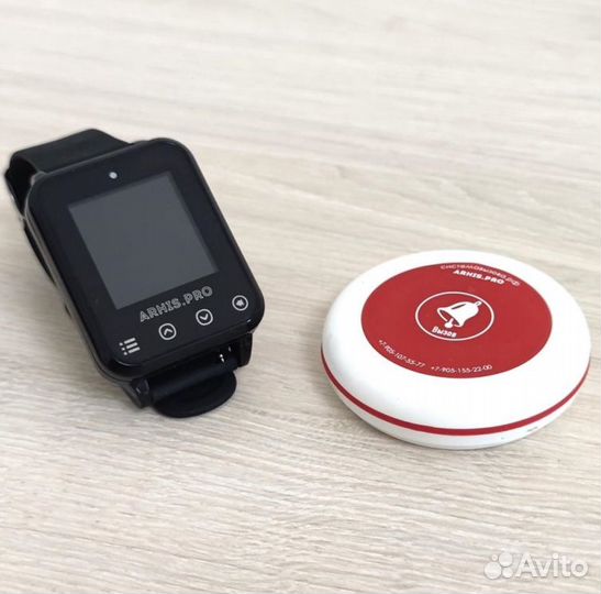 Кнопка вызова персонала и часы в салон красоты