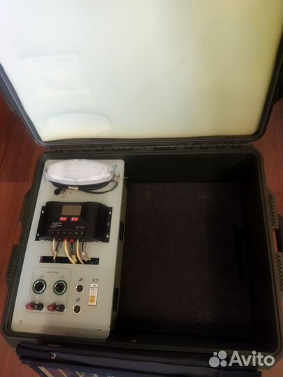 Зарядная станция 12 V на солнечной батарее в кейсе