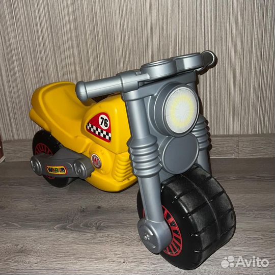 Детский мотоцикл Wader, желто-серый