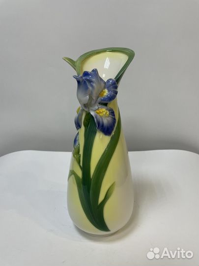 Ваза с ирисами, винтаж