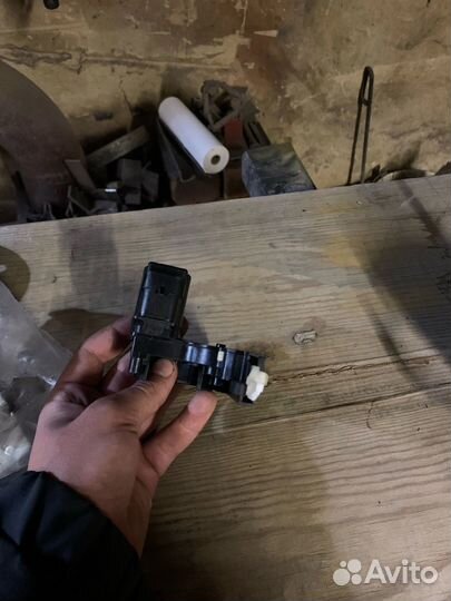 Актуатор замка двери Chevrolet Lacetti