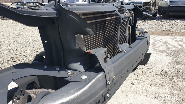 Телевизор в сборе на Mersedes-Benz W220 S