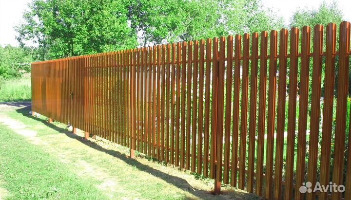 Заборы из евроштакетника со склада новые