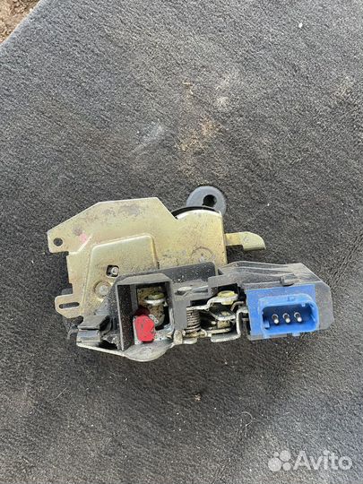 Замок двери задний правый бмв Е36