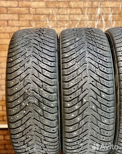 Nokian Tyres Hakkapeliitta 8 215/60 R16