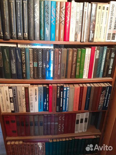 Книги. Более 1000 экз. Разные