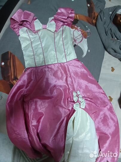 Платья б/у.Одевали 1-2 раза.Состояние отличное