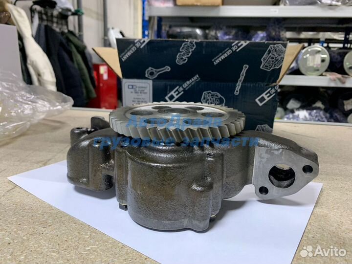 Насос масляный Мерседес Актрос мотор V6 OM501LA