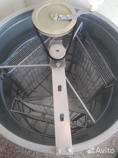 Продам трехрамочную оборотную медогонку