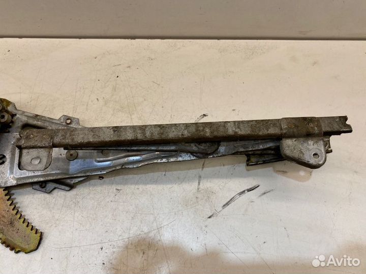 Мотор стеклоподъемника задний правый Subaru