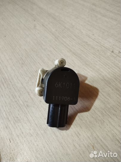 Датчик положения кузова б/у оригинал Япония