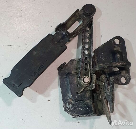 Крючок капота Audi A6 C5, C5 Allroad