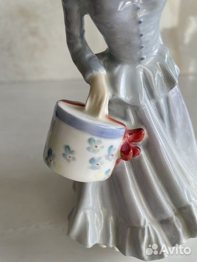 Винтажная фигурка «Midinette» от Royal Doulton