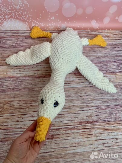 Гусь обнимусь плюшевый