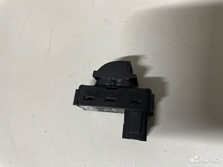 Блок управления стеклоподъемником Peugeot 3008