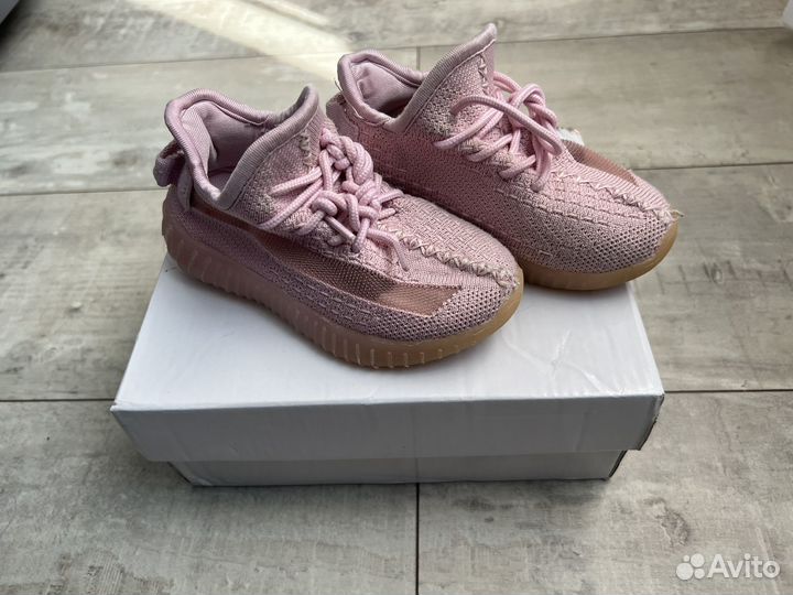 Детские летние кроссовки yeezy (светятся) - 25 р