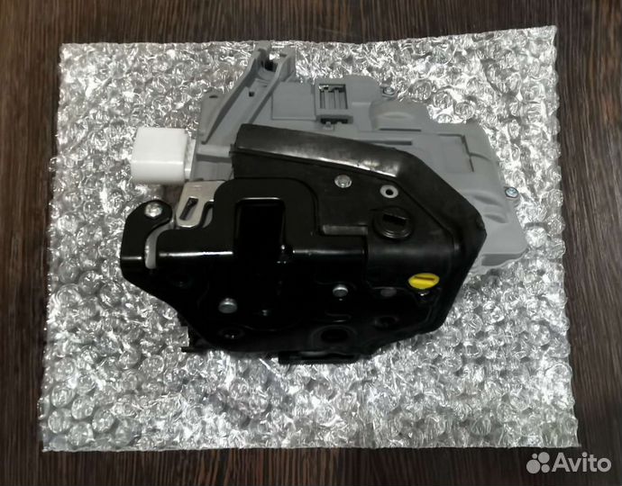 Замок передний правый VAG. Новый