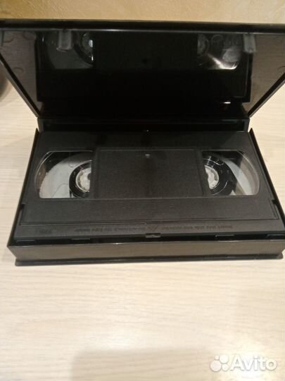 Видеокассета в пластиковом боксе