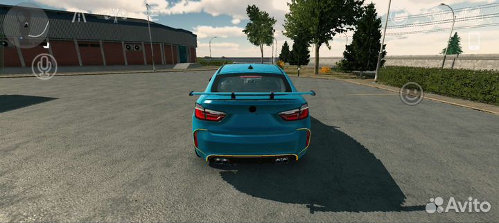 Машина в кар паркинг