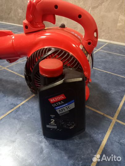 Бензиновая воздуходувка