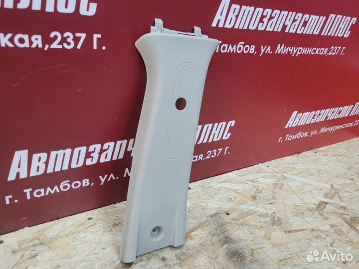 Обшивка средней стойки правая Renault Logan