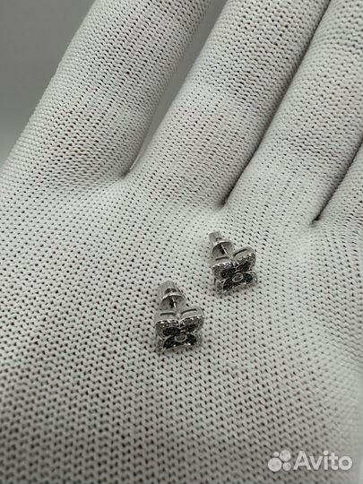 Золотые серьги пуссеты с бриллиантами