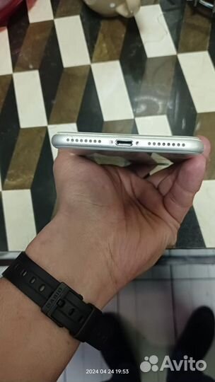 iPhone 8 Plus, 64 ГБ