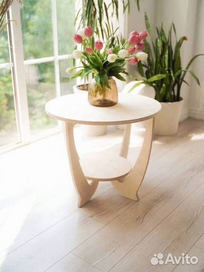 Деревянный журнальный стол