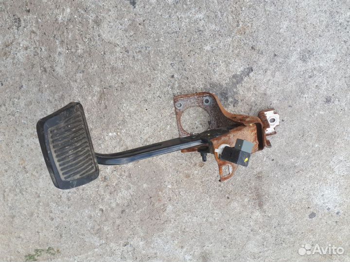 Педаль тормоза АКПП Hyundai Solaris 1