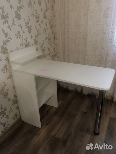 Маникюрный стол бу