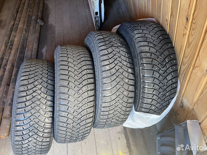 Michelin Latitude X-Ice North 215/70 R16