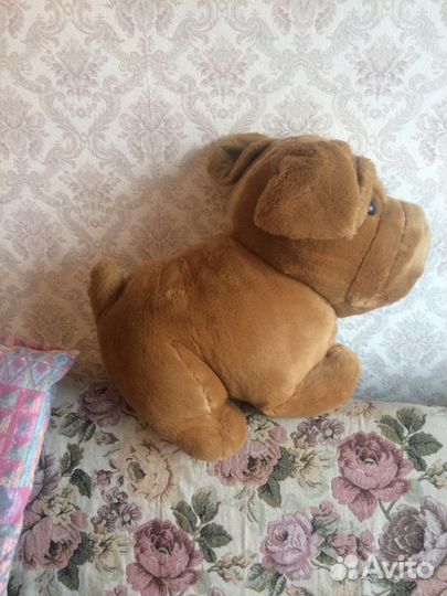 Игрушечная большая красивая собака