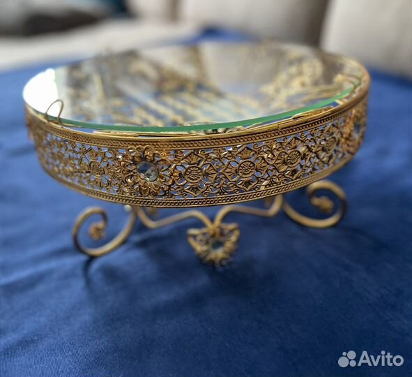 Тортница на ножке