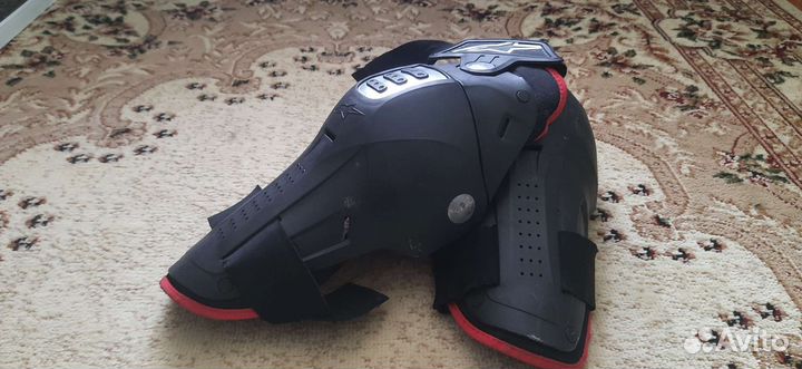 Наколенники