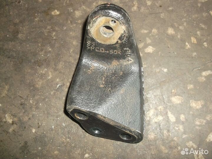 Кронштейн правой опоры двигателя