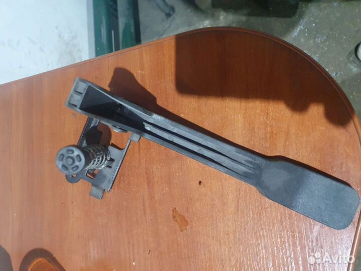 Крючек капота fluence,megane