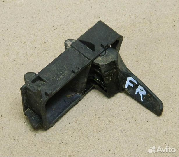 Ручка внутренняя правая VW Passat B3