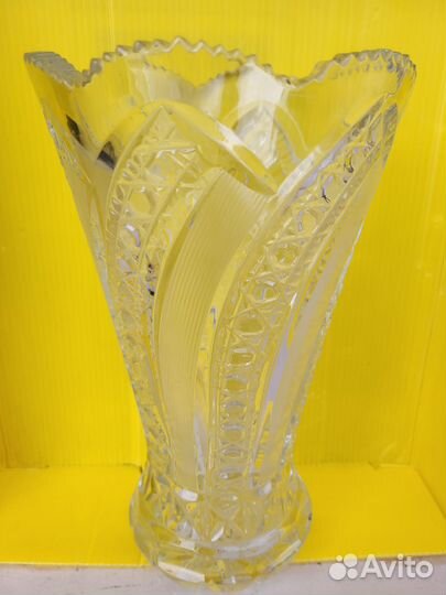 Ваза хрустальная для цветов