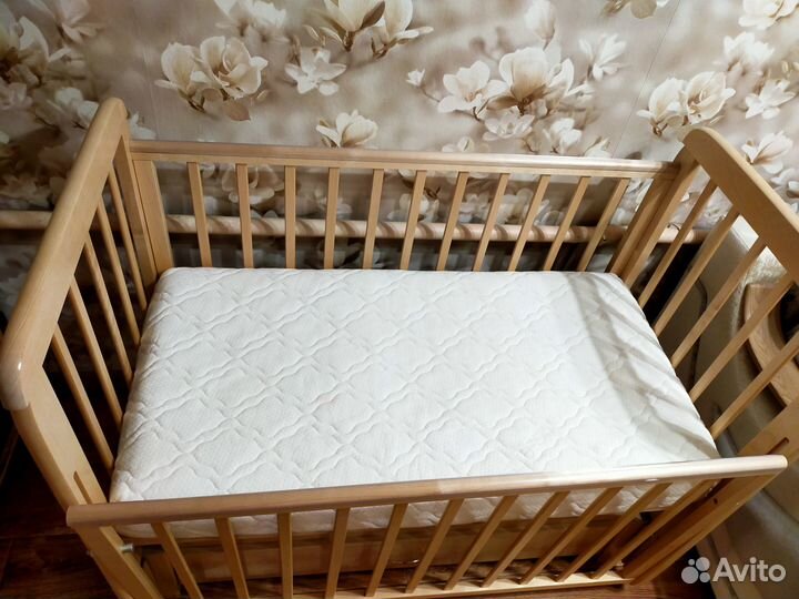 Продается кроватка с продольным маятником