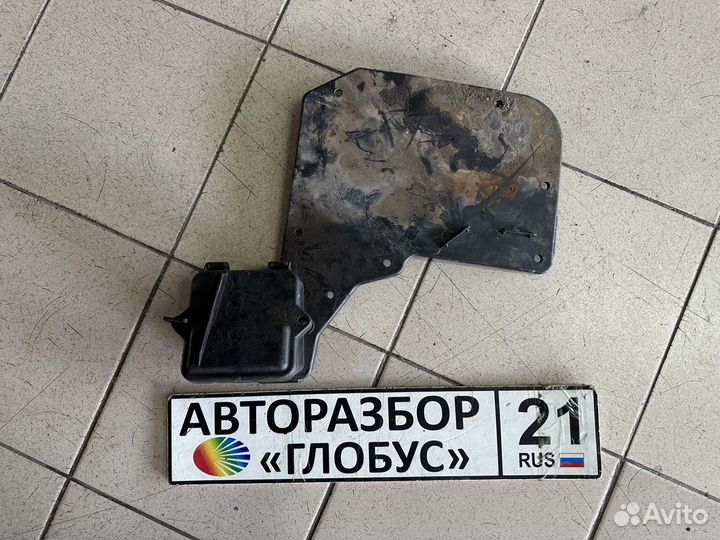 Крышка блока предохранителей Каравелла Т5