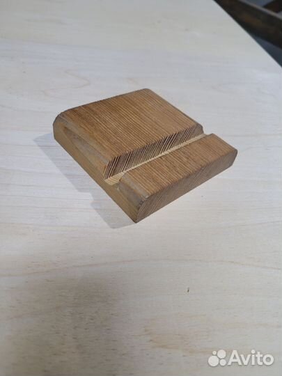 Подставка для телефона из дерева